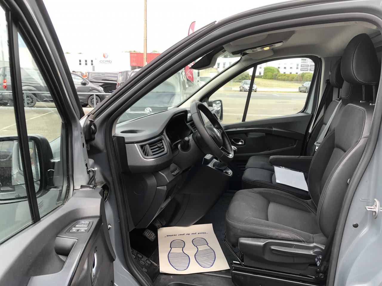RENAULT trafic L1H1 2T8 2.0 BLUE DCI 130CH GRAND CONFORT KIT BOIS - 패널 밴 : 사진 4 RENAULT trafic L1H1 2T8 2.0 BLUE DCI 130CH GRAND CONFORT KIT BOIS - 패널 밴 : 사진 4