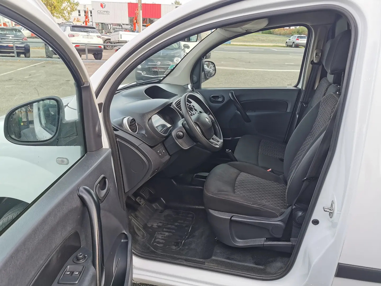Renault Kangoo 1.5 BLUE DCI 80CH GRAND CONFORT 5CV - 패널 밴 : 사진 4 Renault Kangoo 1.5 BLUE DCI 80CH GRAND CONFORT 5CV - 패널 밴 : 사진 4