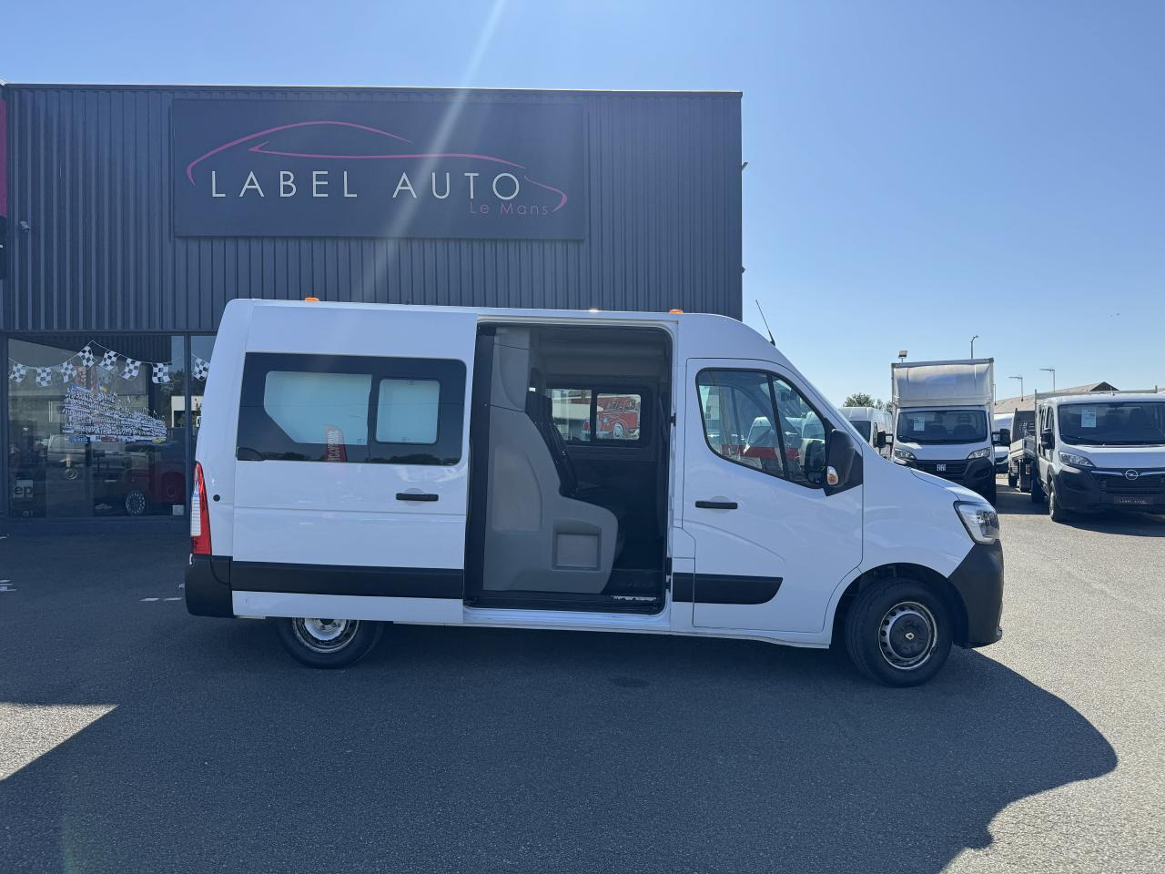 Renault Master 7 PLACES Confort F3300 L2H2 2.3 dCi - 135 III CABINE APPROFONDIE Cabine approfondie L2H2 Tra - 콤비 밴 : 사진 1 Renault Master 7 PLACES Confort F3300 L2H2 2.3 dCi - 135 III CABINE APPROFONDIE Cabine approfondie L2H2 Tra - 콤비 밴 : 사진 1