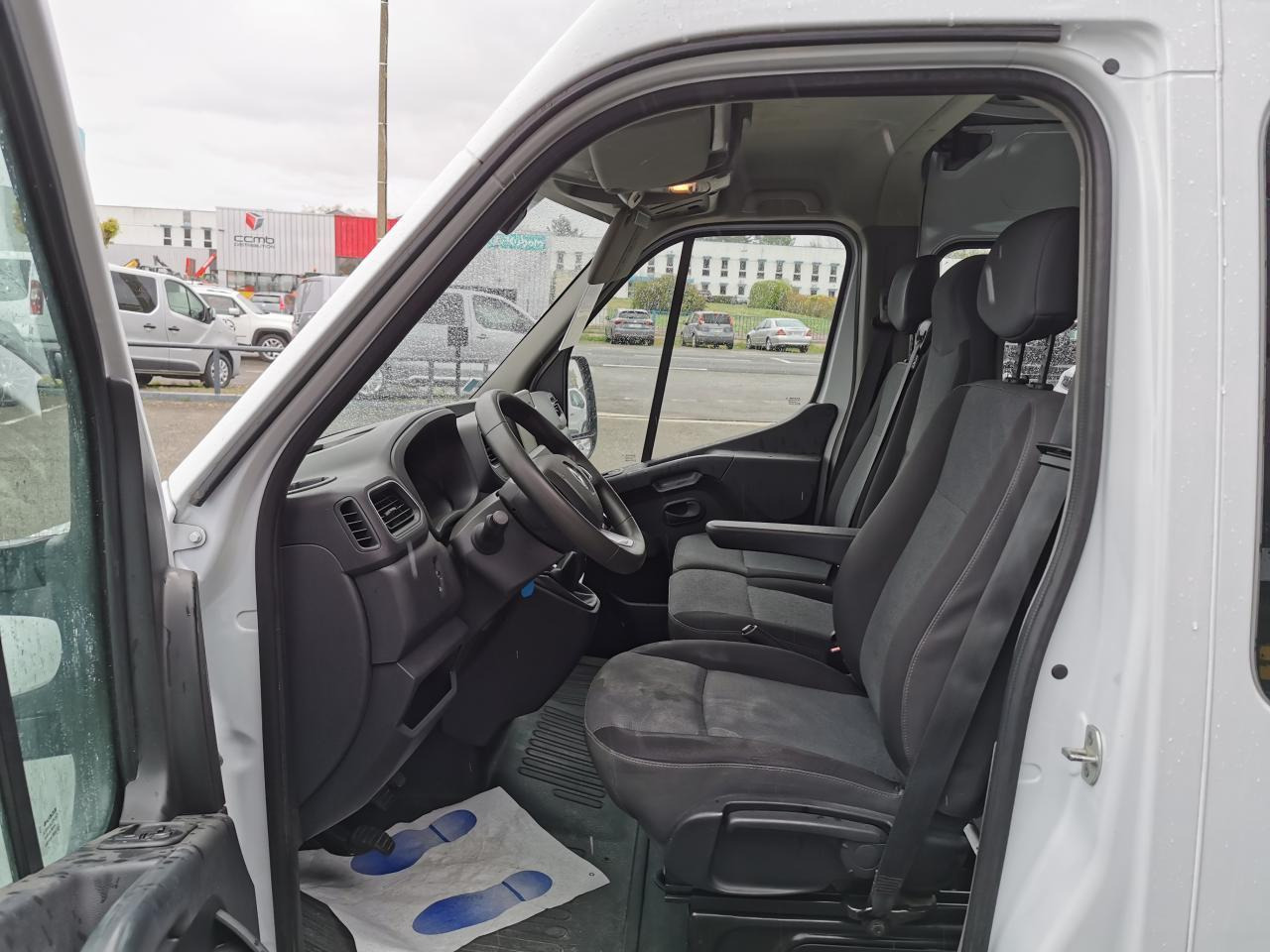 Renault Master 7 PLACES Confort F3300 L2H2 2.3 dCi - 135 III CABINE APPROFONDIE Cabine approfondie L2H2 Tra - 콤비 밴 : 사진 4 Renault Master 7 PLACES Confort F3300 L2H2 2.3 dCi - 135 III CABINE APPROFONDIE Cabine approfondie L2H2 Tra - 콤비 밴 : 사진 4