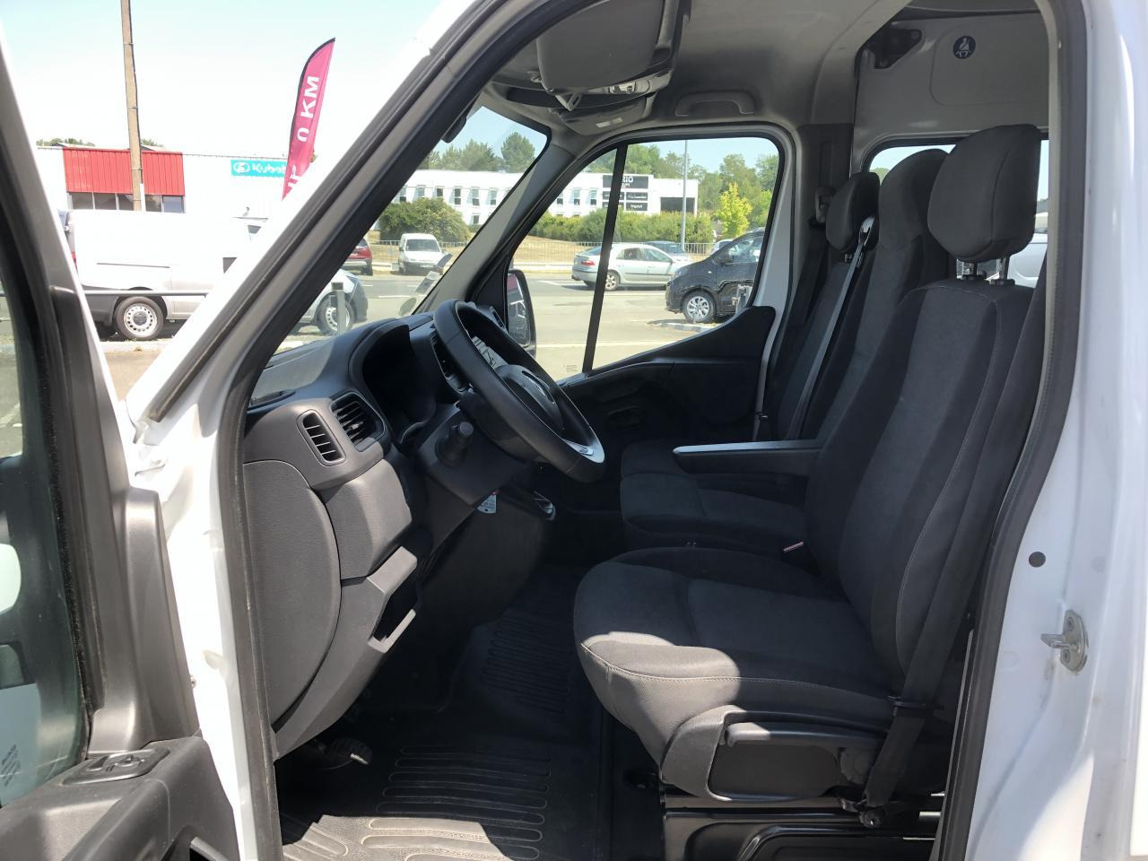 Renault Master F3300 L2H2 2.3 DCI 135CH CABINE APPROFONDIE CONFORT 7 PLACES - 콤비 밴 : 사진 4 Renault Master F3300 L2H2 2.3 DCI 135CH CABINE APPROFONDIE CONFORT 7 PLACES - 콤비 밴 : 사진 4