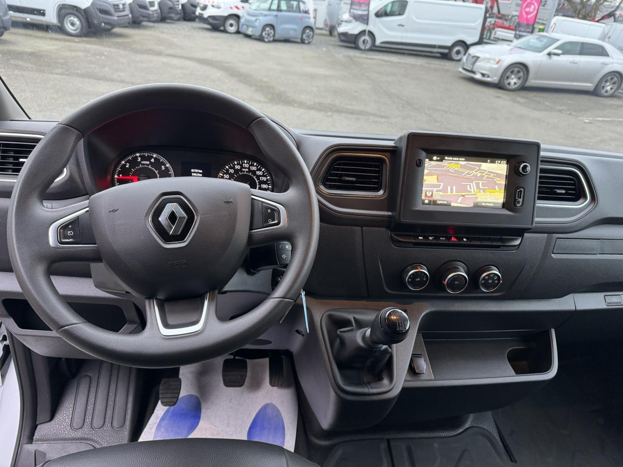 Renault Master F3500 L3H2 2.3 BLUE DCI 135CH CABINE APPROFONDIE 6 PLACES GRAND CONFORT - 콤비 밴 : 사진 4 Renault Master F3500 L3H2 2.3 BLUE DCI 135CH CABINE APPROFONDIE 6 PLACES GRAND CONFORT - 콤비 밴 : 사진 4