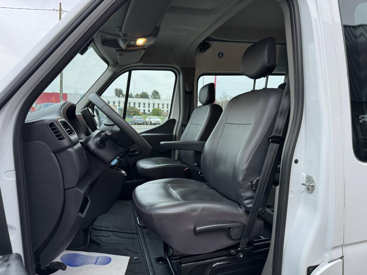 Renault Master F3500 L3H2 2.3 BLUE DCI 135CH CABINE APPROFONDIE 6 PLACES GRAND CONFORT - 콤비 밴 : 사진 5 Renault Master F3500 L3H2 2.3 BLUE DCI 135CH CABINE APPROFONDIE 6 PLACES GRAND CONFORT - 콤비 밴 : 사진 5
