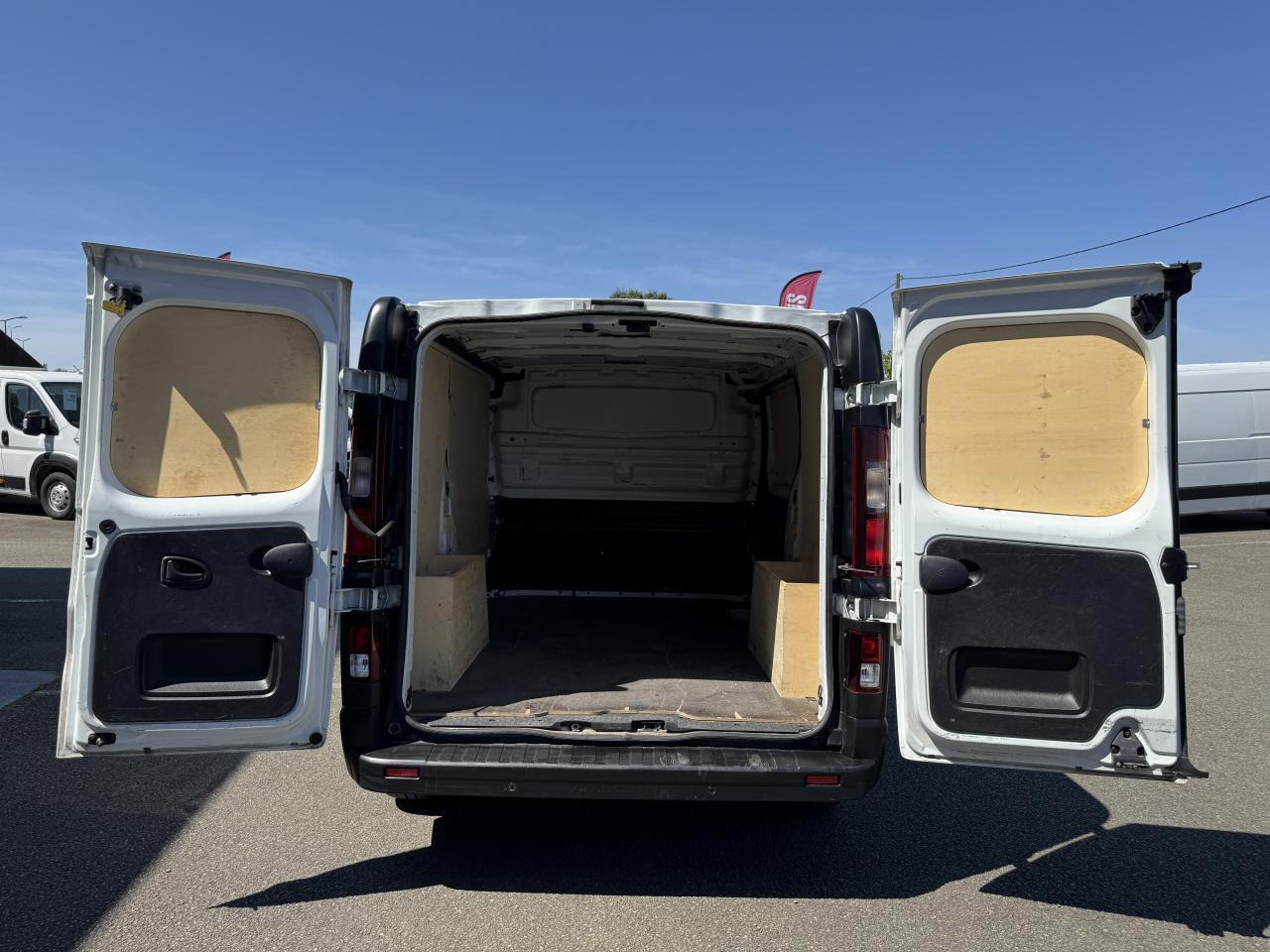 Renault Trafic L1H1 2T8 2.0 BLUE DCI 130CH GRAND CONFORT - 패널 밴 : 사진 2 Renault Trafic L1H1 2T8 2.0 BLUE DCI 130CH GRAND CONFORT - 패널 밴 : 사진 2