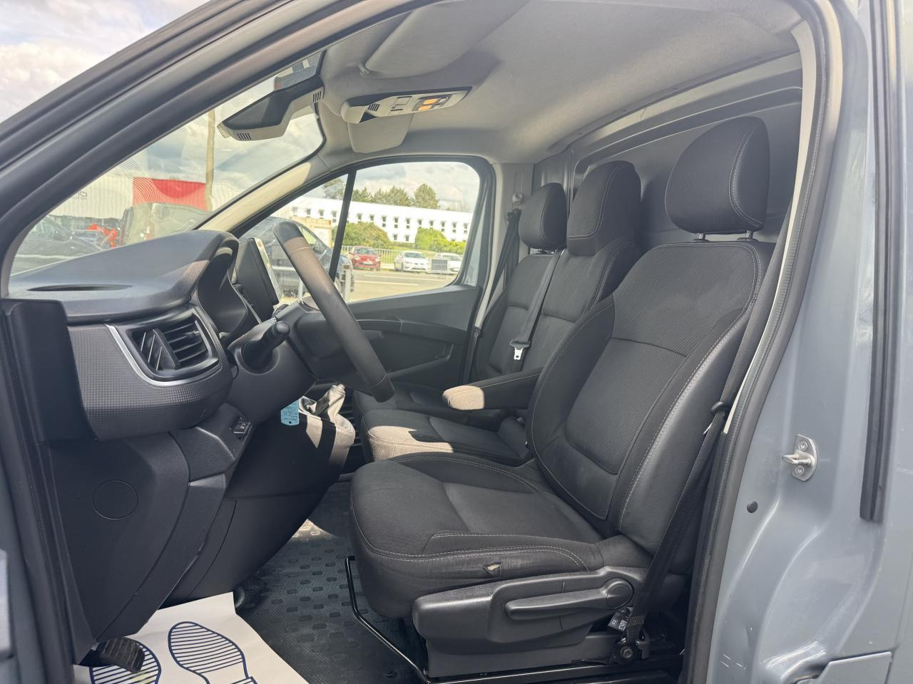Renault Trafic L1H1 2T8 2.0 BLUE DCI 130CH GRAND CONFORT - 패널 밴 : 사진 5 Renault Trafic L1H1 2T8 2.0 BLUE DCI 130CH GRAND CONFORT - 패널 밴 : 사진 5