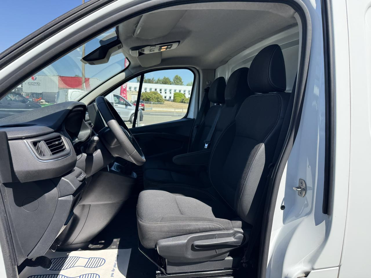 Renault Trafic L1H1 2T8 2.0 BLUE DCI 130CH GRAND CONFORT - 패널 밴 : 사진 4 Renault Trafic L1H1 2T8 2.0 BLUE DCI 130CH GRAND CONFORT - 패널 밴 : 사진 4
