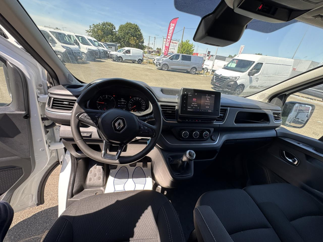 Renault Trafic L1H1 2T8 2.0 BLUE DCI 130CH GRAND CONFORT - 패널 밴 : 사진 3 Renault Trafic L1H1 2T8 2.0 BLUE DCI 130CH GRAND CONFORT - 패널 밴 : 사진 3