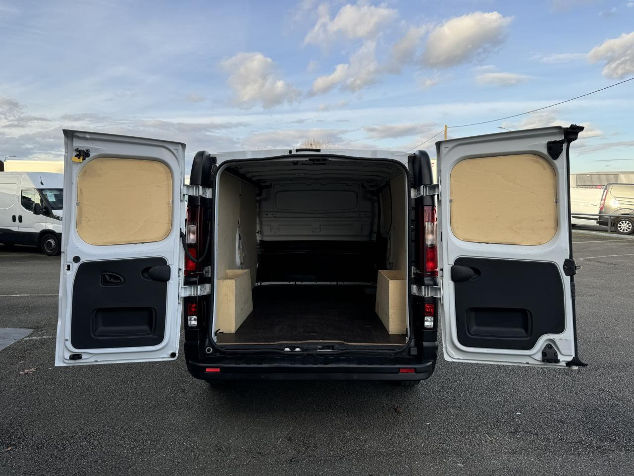 Renault Trafic L2H1 3000 Kg 2.0 Blue dCi - 130 III FOURGON Fourgon Grand Confort L2H1 PHASE 3 - 패널 밴 : 사진 3 Renault Trafic L2H1 3000 Kg 2.0 Blue dCi - 130 III FOURGON Fourgon Grand Confort L2H1 PHASE 3 - 패널 밴 : 사진 3