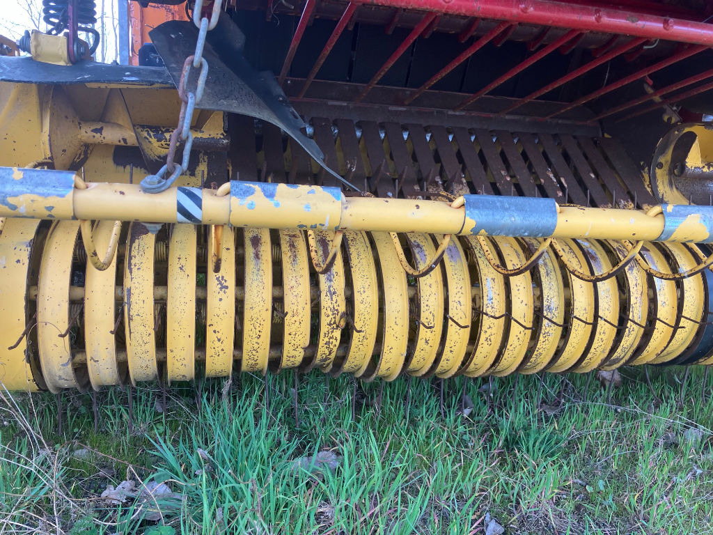 New Holland BR740 - 원형 베일러 : 사진 3 New Holland BR740 - 원형 베일러 : 사진 3