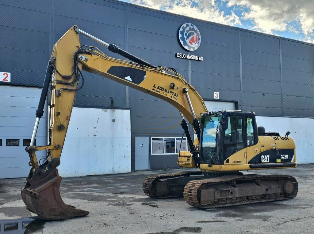 CAT 323 D L - 크롤러 굴삭기 : 사진 1 CAT 323 D L - 크롤러 굴삭기 : 사진 1