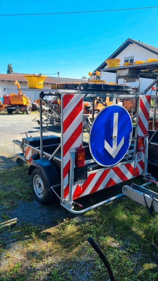 Nissen Absperrtafel VZ616 Sperrwand Verkehrsleittafel Verkehrsleitanhänger Verkehrssicherungsanhänger Leitanhänger Horizont Verkehrssicherung VLT VWT - 트레일러 : 사진 3 Nissen Absperrtafel VZ616 Sperrwand Verkehrsleittafel Verkehrsleitanhänger Verkehrssicherungsanhänger Leitanhänger Horizont Verkehrssicherung VLT VWT - 트레일러 : 사진 3