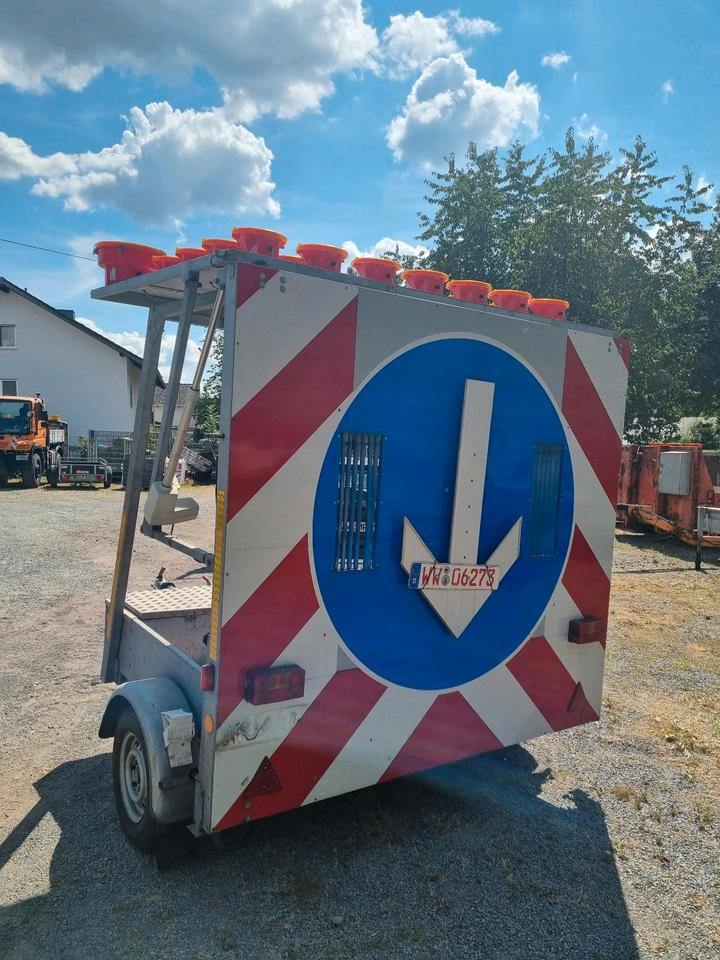 Trebbiner Absperrtafel VZ 616 Horizont Sperrwand Verkehrsleittafel Verkehrsleitanhänger Verkehrssicherungsanhänger Warntafel Verkehrssicherung Baustelle - 트레일러 : 사진 4 Trebbiner Absperrtafel VZ 616 Horizont Sperrwand Verkehrsleittafel Verkehrsleitanhänger Verkehrssicherungsanhänger Warntafel Verkehrssicherung Baustelle - 트레일러 : 사진 4