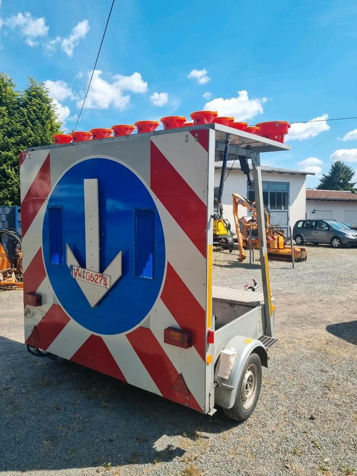 Trebbiner Absperrtafel VZ 616 Horizont Sperrwand Verkehrsleittafel Verkehrsleitanhänger Verkehrssicherungsanhänger Warntafel Verkehrssicherung Baustelle - 트레일러 : 사진 5 Trebbiner Absperrtafel VZ 616 Horizont Sperrwand Verkehrsleittafel Verkehrsleitanhänger Verkehrssicherungsanhänger Warntafel Verkehrssicherung Baustelle - 트레일러 : 사진 5