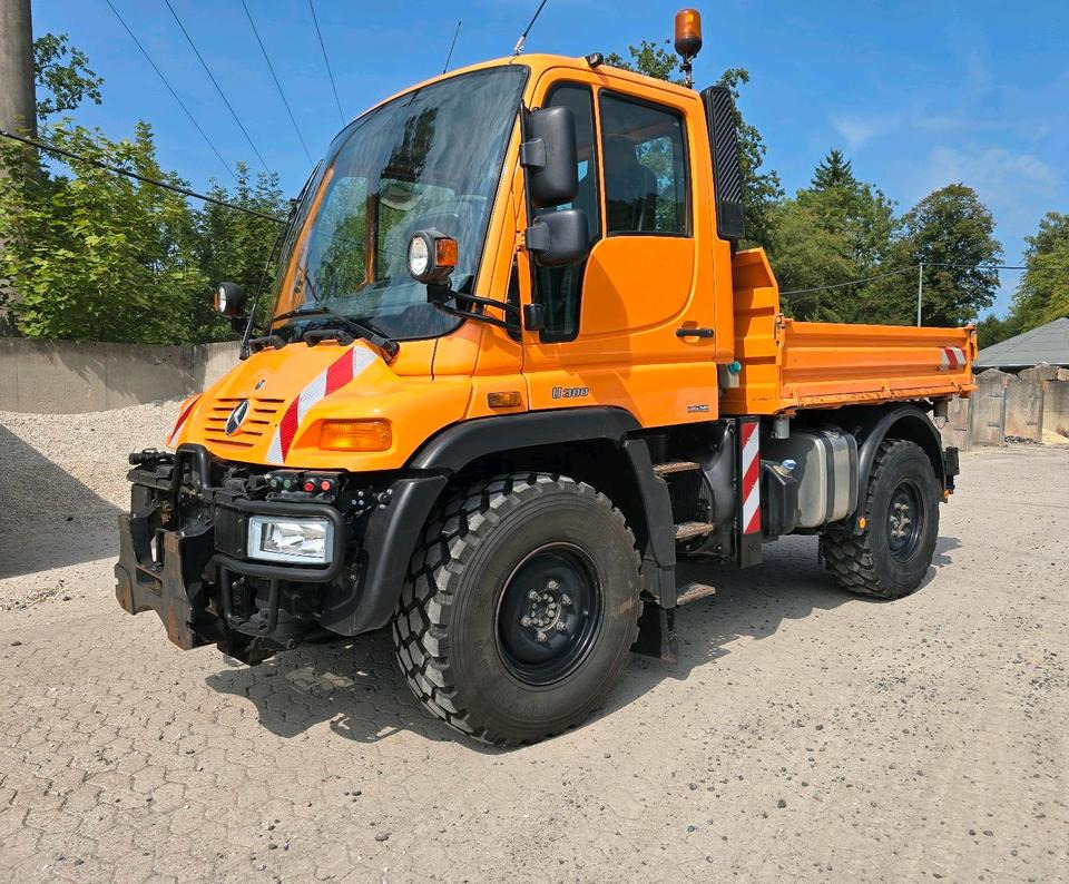 Unimog 405/10 U300 Bluetec 4 Automatik EAS Mercedes-Benz U 300 UGE UGN mit Kipperpritsche - 제설차량 : 사진 1 Unimog 405/10 U300 Bluetec 4 Automatik EAS Mercedes-Benz U 300 UGE UGN mit Kipperpritsche - 제설차량 : 사진 1