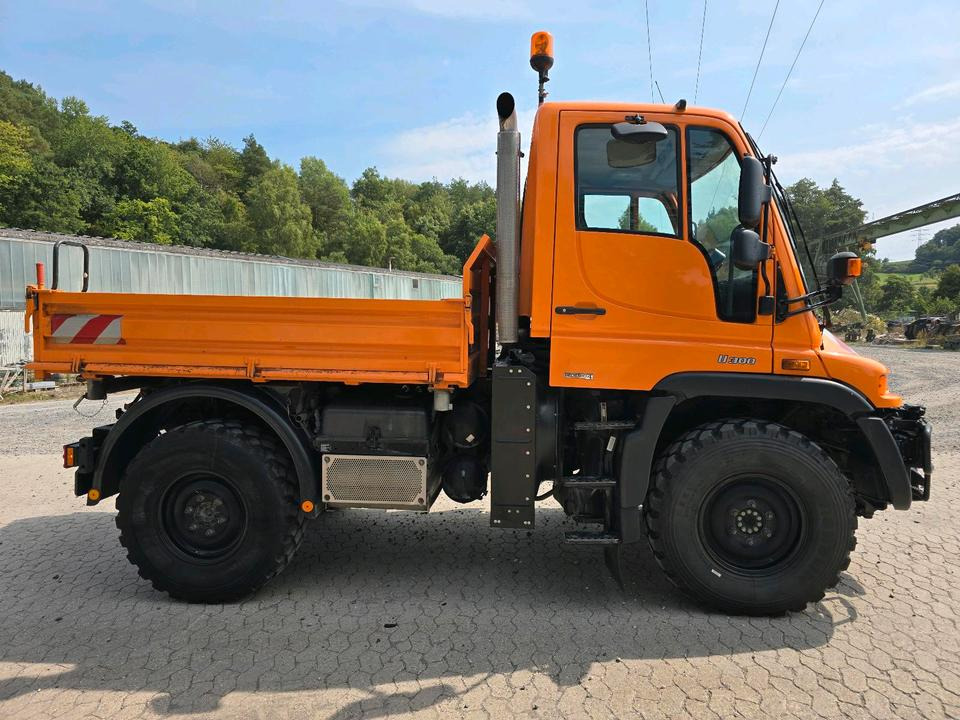 Unimog 405/10 U300 Bluetec 4 Automatik EAS Mercedes-Benz U 300 UGE UGN mit Kipperpritsche - 제설차량 : 사진 4 Unimog 405/10 U300 Bluetec 4 Automatik EAS Mercedes-Benz U 300 UGE UGN mit Kipperpritsche - 제설차량 : 사진 4