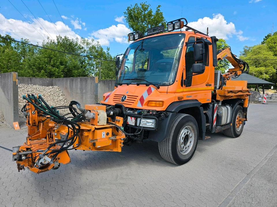 Unimog U400 405/12 6-Zylinder mit Mulag Böschungsmäher Böschungsmulcher Frontmäher Randstreifenmäher Mercedes-Benz U 400 300 500 - 제설차량 : 사진 1 Unimog U400 405/12 6-Zylinder mit Mulag Böschungsmäher Böschungsmulcher Frontmäher Randstreifenmäher Mercedes-Benz U 400 300 500 - 제설차량 : 사진 1