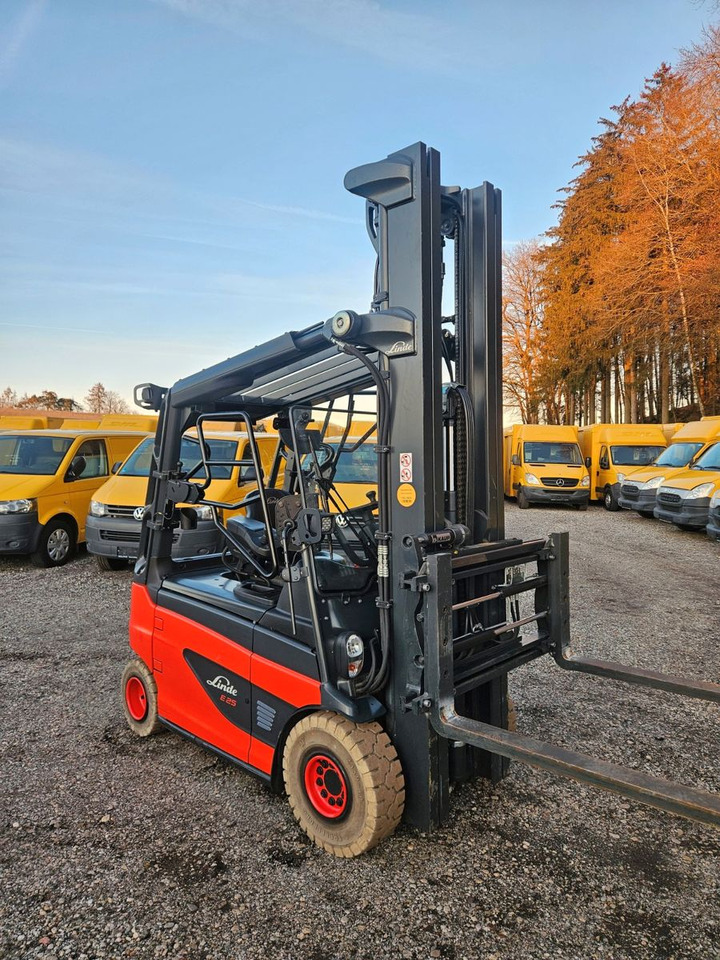 Linde E25 R Roadster , 6.880mm Hubhöhe, StVZO hydr. Zi - 전기 지게차 : 사진 2 Linde E25 R Roadster , 6.880mm Hubhöhe, StVZO hydr. Zi - 전기 지게차 : 사진 2
