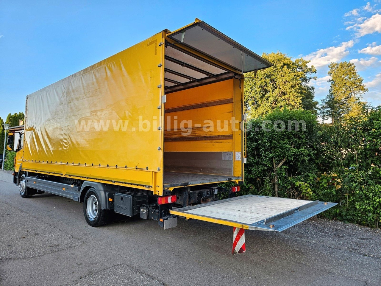 Mercedes-Benz Atego 1327 L * BREMS/SPUR-ASS*DIFF.*LBW*AHK*7.2m - 커튼사이더 트럭 : 사진 1 Mercedes-Benz Atego 1327 L * BREMS/SPUR-ASS*DIFF.*LBW*AHK*7.2m - 커튼사이더 트럭 : 사진 1