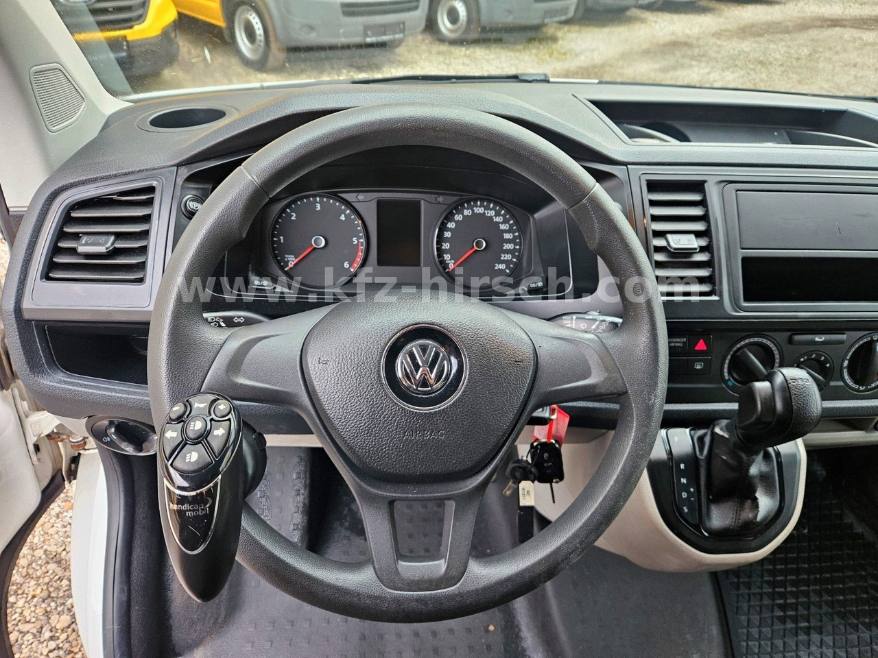 Volkswagen T6 Automatik/ DSG Sortimo Stdhzg Behindertenger. - 승합차 : 사진 3 Volkswagen T6 Automatik/ DSG Sortimo Stdhzg Behindertenger. - 승합차 : 사진 3