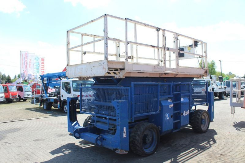 Podnośnik nożycowy 4x4 spalinowy 18 m Genie GS 5390 RT - 시저 리프트 : 사진 3 Podnośnik nożycowy 4x4 spalinowy 18 m Genie GS 5390 RT - 시저 리프트 : 사진 3