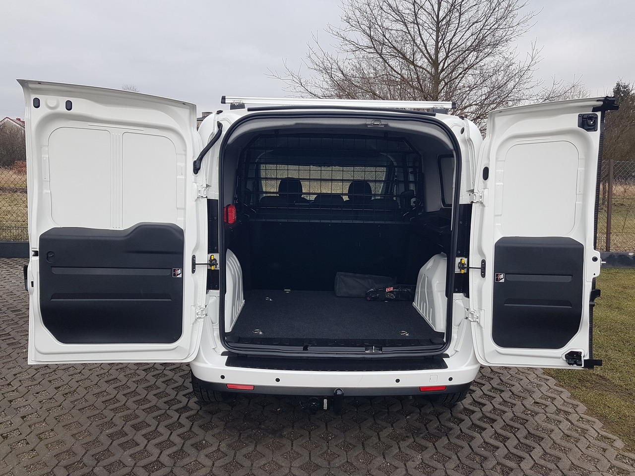 FIAT FIAT DOBLO DŁUGI 1,6 16V DIESEL EURO-6CH MULTIJET DOBLO DŁUGI 1,6 16V DIESEL EURO-6CH MULTIJET 105 KM 6-BIEGÓW MANUAL MAXI WERSJA 5 – OSÓB - 밴, 콤비 밴 : 사진 5 FIAT FIAT DOBLO DŁUGI 1,6 16V DIESEL EURO-6CH MULTIJET DOBLO DŁUGI 1,6 16V DIESEL EURO-6CH MULTIJET 105 KM 6-BIEGÓW MANUAL MAXI WERSJA 5 – OSÓB - 밴, 콤비 밴 : 사진 5