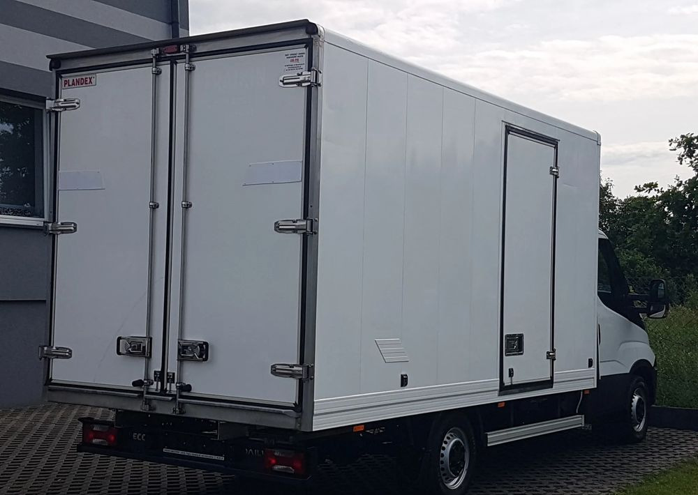Iveco DAILY 3,0 KLIMA 8EP KONTENER 4,22x2,10x2,11 AC KRAJOWY DMC 3500 KG 35-150 - 박스 밴 : 사진 4 Iveco DAILY 3,0 KLIMA 8EP KONTENER 4,22x2,10x2,11 AC KRAJOWY DMC 3500 KG 35-150 - 박스 밴 : 사진 4