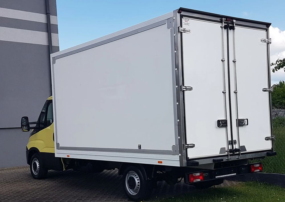 Iveco Daily 8EP KONTENER 4,14x2,21x2,20 KLIMA MANUAL KRAJOWY DMC 3500KG - 박스 밴 : 사진 3 Iveco Daily 8EP KONTENER 4,14x2,21x2,20 KLIMA MANUAL KRAJOWY DMC 3500KG - 박스 밴 : 사진 3