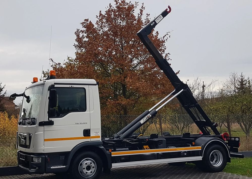 MAN TGL 12.220 HAKOWIEC 4x2 KLIMA HAKOWIEC DO KONTENERÓW - 후크 리프트 트럭 : 사진 2 MAN TGL 12.220 HAKOWIEC 4x2 KLIMA HAKOWIEC DO KONTENERÓW - 후크 리프트 트럭 : 사진 2
