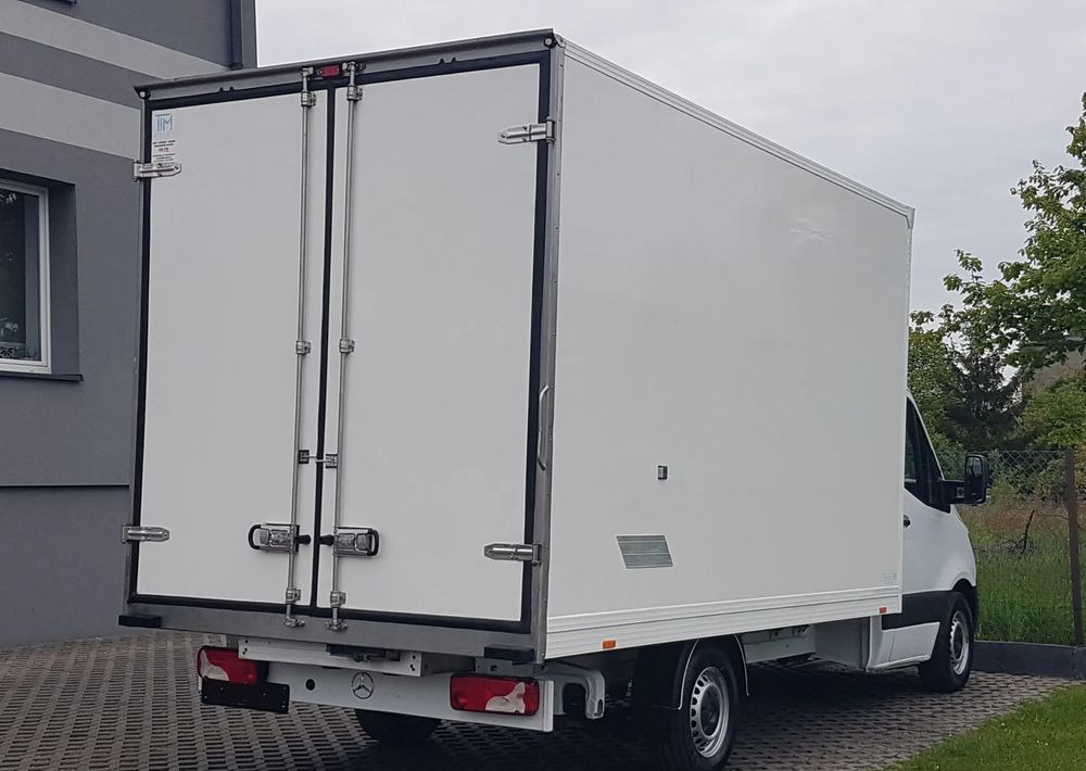 Mercedes-Benz Sprinter KONTENER 8EP 4,12x2,15x2,30 KLIMA 314 CDI MANUAL KRAJOWY AC - 박스 밴 : 사진 4 Mercedes-Benz Sprinter KONTENER 8EP 4,12x2,15x2,30 KLIMA 314 CDI MANUAL KRAJOWY AC - 박스 밴 : 사진 4