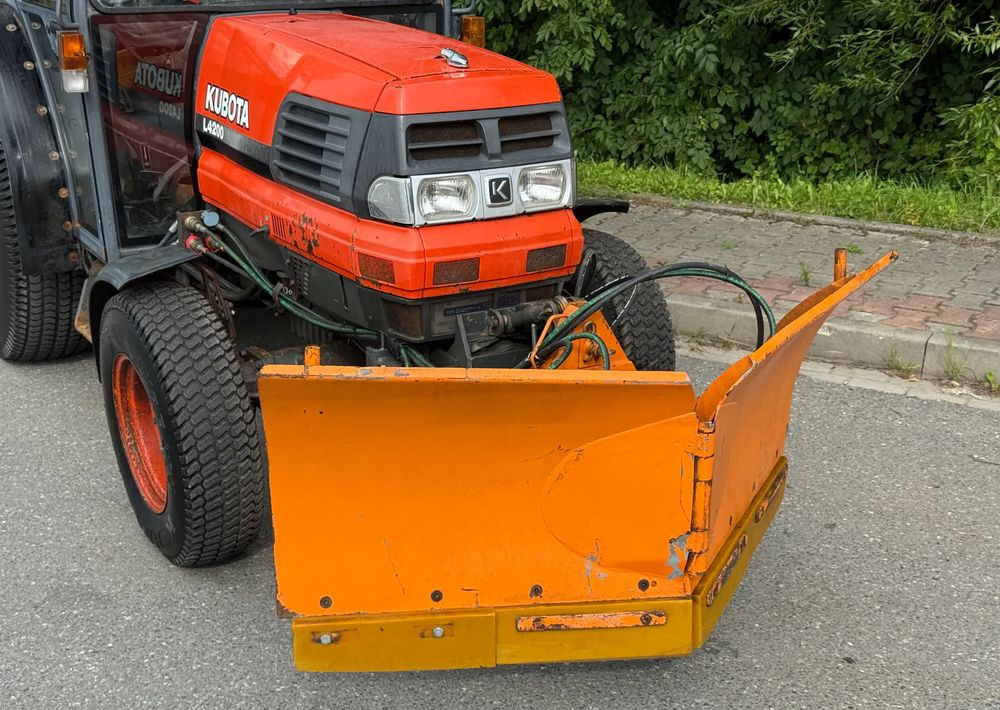 Kubota * Traktor KUBOTA L4200 * 4x4 * Pług Piaskarka * Wałek Przód Tył * Sprowadzony* Zimowe Utrzymanie - 장궤형 트랙터 : 사진 3 Kubota * Traktor KUBOTA L4200 * 4x4 * Pług Piaskarka * Wałek Przód Tył * Sprowadzony* Zimowe Utrzymanie - 장궤형 트랙터 : 사진 3