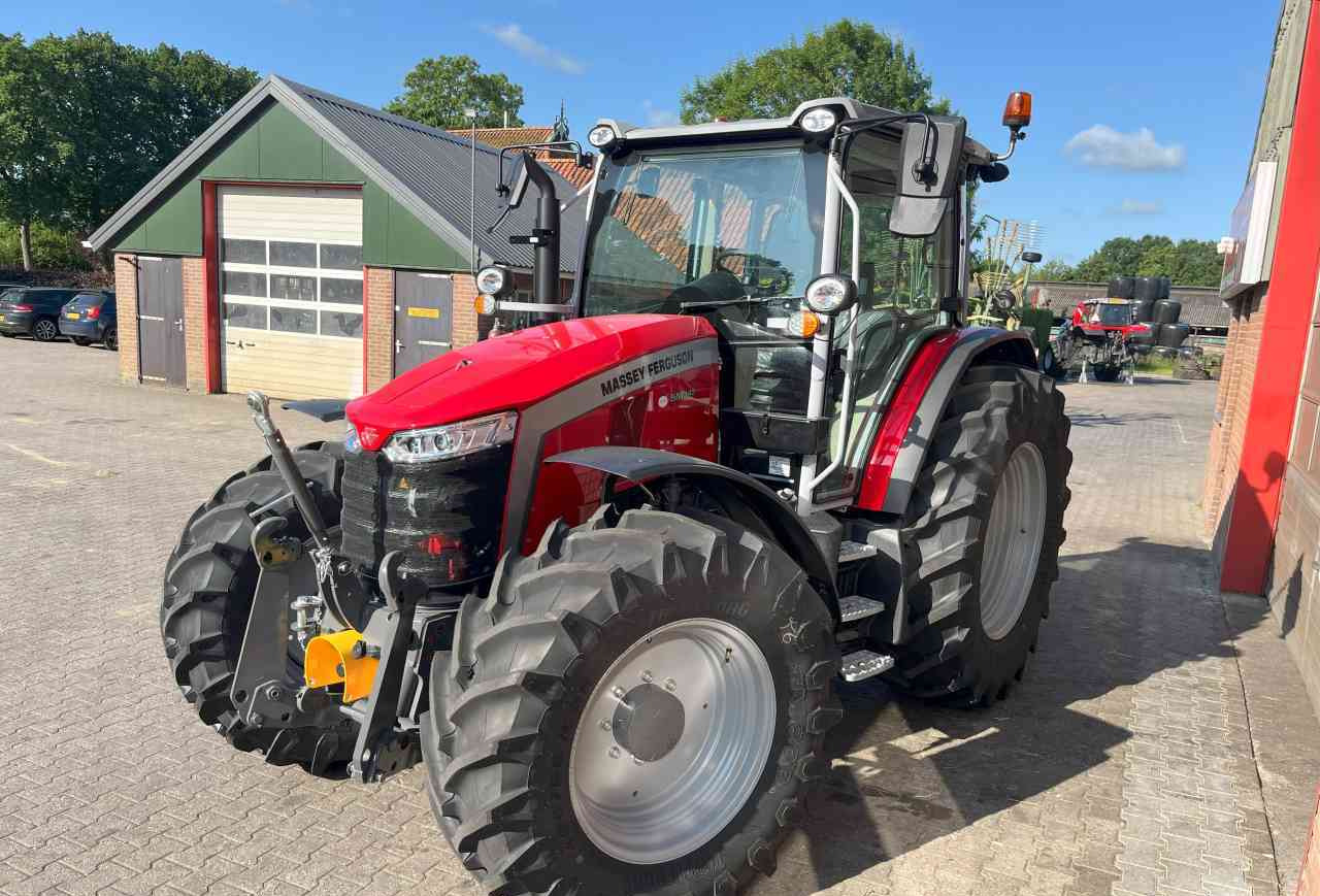 Massey Ferguson 5M.145 Dyna-4 Tractoren - 장궤형 트랙터 : 사진 3 Massey Ferguson 5M.145 Dyna-4 Tractoren - 장궤형 트랙터 : 사진 3
