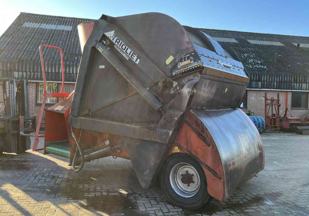 Trioliet Triomix 1200 zelfladende voermengwagen voermachines - 목초 믹서 : 사진 4 Trioliet Triomix 1200 zelfladende voermengwagen voermachines - 목초 믹서 : 사진 4