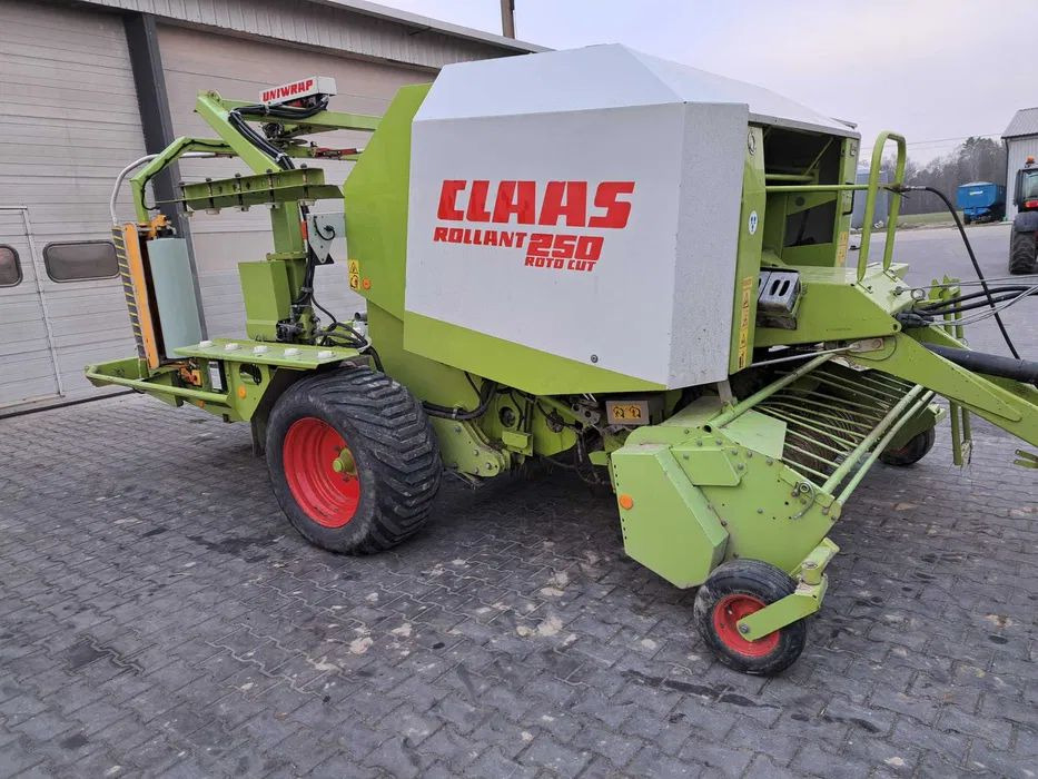 Claas 250 RC Uniwrap - 원형 베일러 : 사진 2 Claas 250 RC Uniwrap - 원형 베일러 : 사진 2