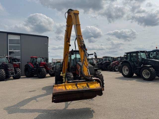 Valtra 8150 hitech met Bos maaiarm met klepelmaaier - 장궤형 트랙터 : 사진 5 Valtra 8150 hitech met Bos maaiarm met klepelmaaier - 장궤형 트랙터 : 사진 5