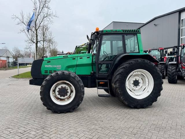 Valtra 8350 Hitech - 장궤형 트랙터 : 사진 1 Valtra 8350 Hitech - 장궤형 트랙터 : 사진 1
