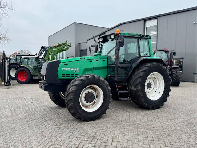 Valtra 8350 Hitech - 장궤형 트랙터 : 사진 2 Valtra 8350 Hitech - 장궤형 트랙터 : 사진 2