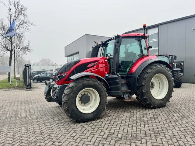 Valtra T144 Hitech - 장궤형 트랙터 : 사진 1 Valtra T144 Hitech - 장궤형 트랙터 : 사진 1