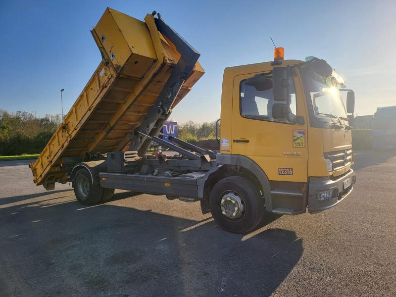 Mercedes Atego 1622 - 후크 리프트 트럭 : 사진 1 Mercedes Atego 1622 - 후크 리프트 트럭 : 사진 1