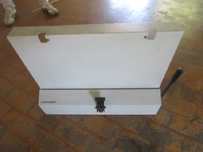 TISCH-PLATTENABKANTGERÄT G2.090.9051/01 FÜR SM 52 - 인쇄 기계 : 사진 2 TISCH-PLATTENABKANTGERÄT G2.090.9051/01 FÜR SM 52 - 인쇄 기계 : 사진 2