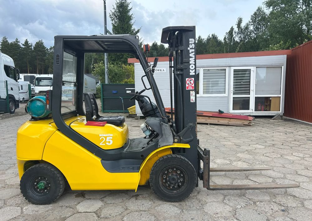 Komatsu FG25HT-16R / WÓZEK WIDŁOWY / 6831 MOTOGODZIN / 2005 ROK !! - LPG 지게차 : 사진 4 Komatsu FG25HT-16R / WÓZEK WIDŁOWY / 6831 MOTOGODZIN / 2005 ROK !! - LPG 지게차 : 사진 4