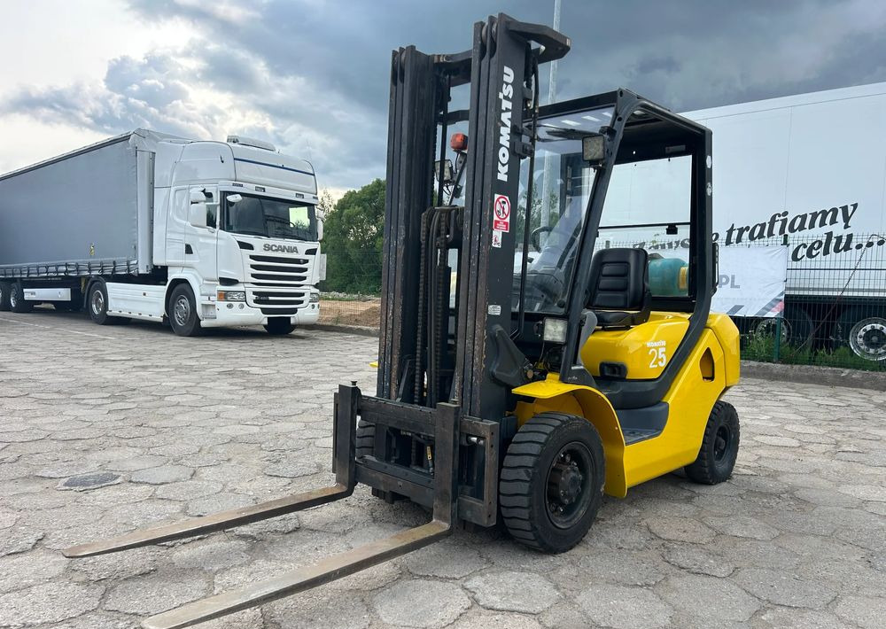 Komatsu FG25HT-16R / WÓZEK WIDŁOWY / 6831 MOTOGODZIN / 2005 ROK !! - LPG 지게차 : 사진 1 Komatsu FG25HT-16R / WÓZEK WIDŁOWY / 6831 MOTOGODZIN / 2005 ROK !! - LPG 지게차 : 사진 1
