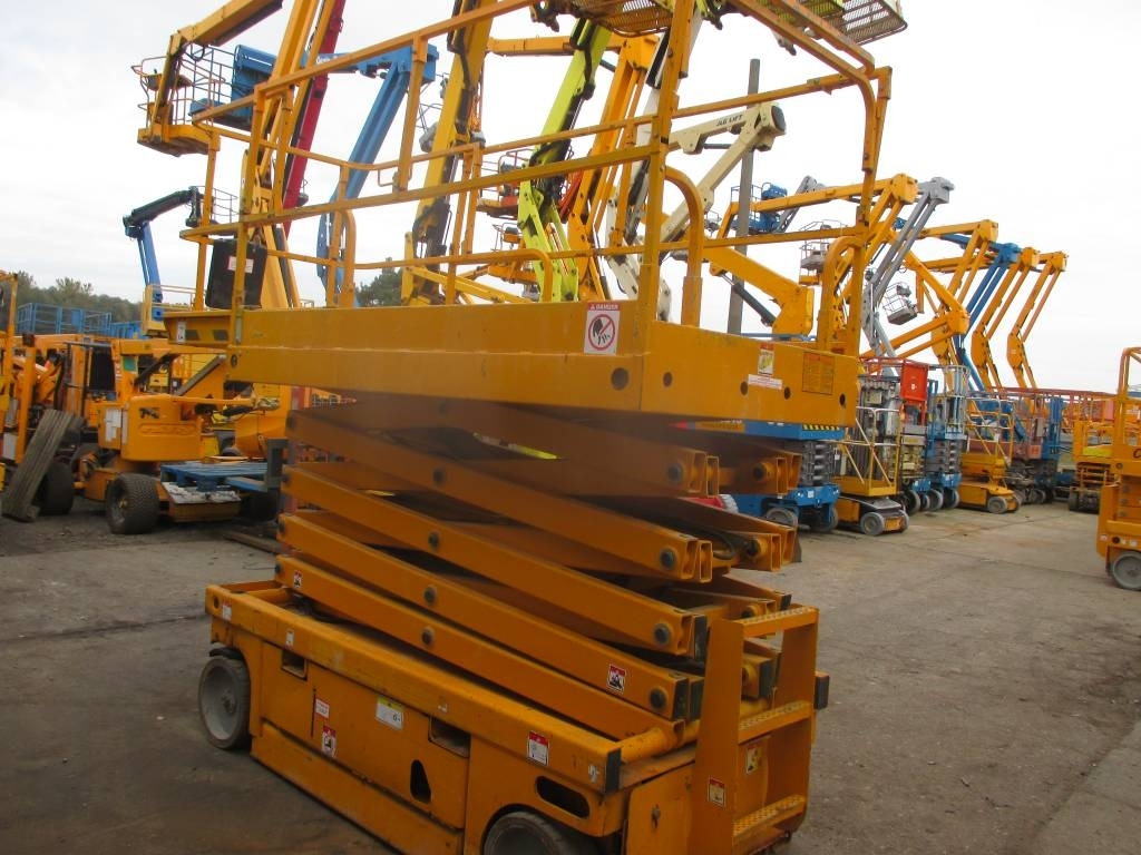 Haulotte Compact 12 - 시저 리프트 : 사진 4 Haulotte Compact 12 - 시저 리프트 : 사진 4