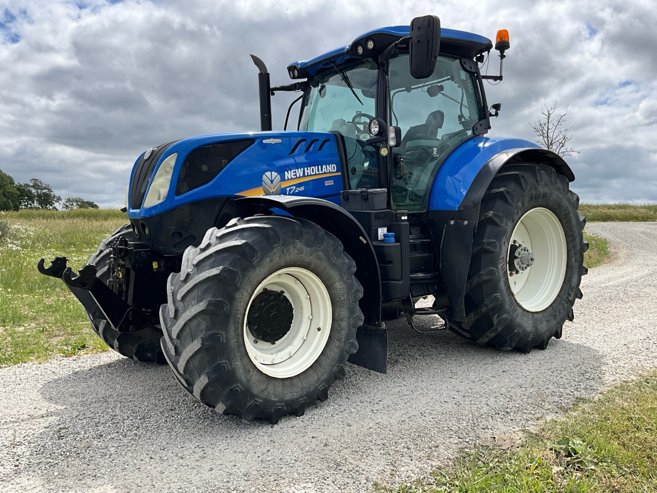 NEW HOLLAND T7 245 - 장궤형 트랙터 : 사진 1 NEW HOLLAND T7 245 - 장궤형 트랙터 : 사진 1