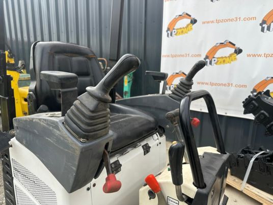 Bobcat E10 Joystick à 12500€ HT - 미니 굴삭기 : 사진 3 Bobcat E10 Joystick à 12500€ HT - 미니 굴삭기 : 사진 3