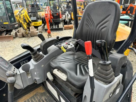 미니 굴삭기 Kubota U27-4 à 20500 € HT : 사진 9 미니 굴삭기 Kubota U27-4 à 20500 € HT : 사진 9