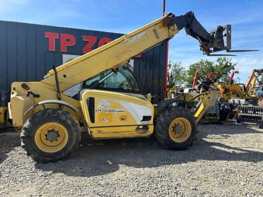 New Holland LM1745 - 17M - 4T5 à 29900 € HT - 텔레스코픽 핸들러 : 사진 3 New Holland LM1745 - 17M - 4T5 à 29900 € HT - 텔레스코픽 핸들러 : 사진 3
