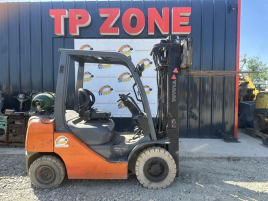 Toyota Tonéro 2t5 à 9900 € HT - LPG 지게차 : 사진 1 Toyota Tonéro 2t5 à 9900 € HT - LPG 지게차 : 사진 1