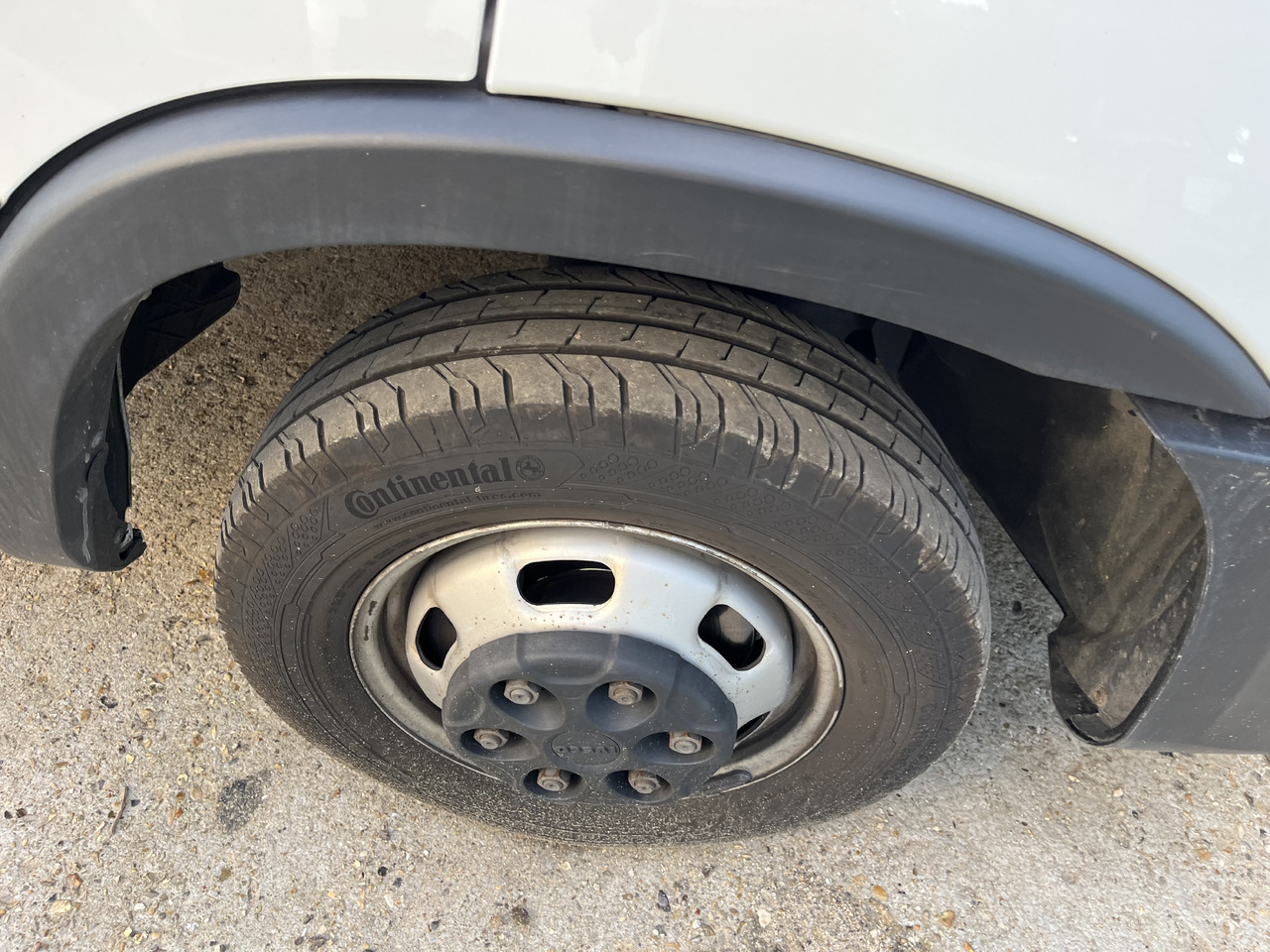 Iveco Daily 35-180 plateau dépannage dépanneuse porte voiture - 플랫베드 밴 : 사진 3 Iveco Daily 35-180 plateau dépannage dépanneuse porte voiture - 플랫베드 밴 : 사진 3