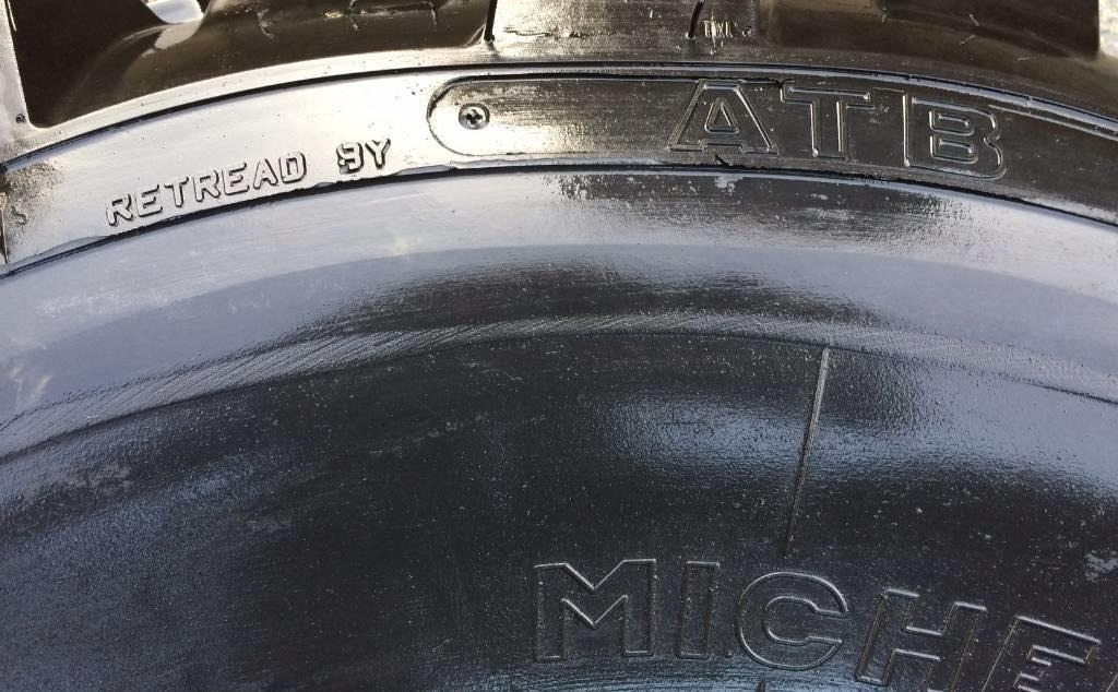 Michelin 525/65R20.5 XS - RECAP - 타이어 농업용 기계 용 : 사진 5 Michelin 525/65R20.5 XS - RECAP - 타이어 농업용 기계 용 : 사진 5