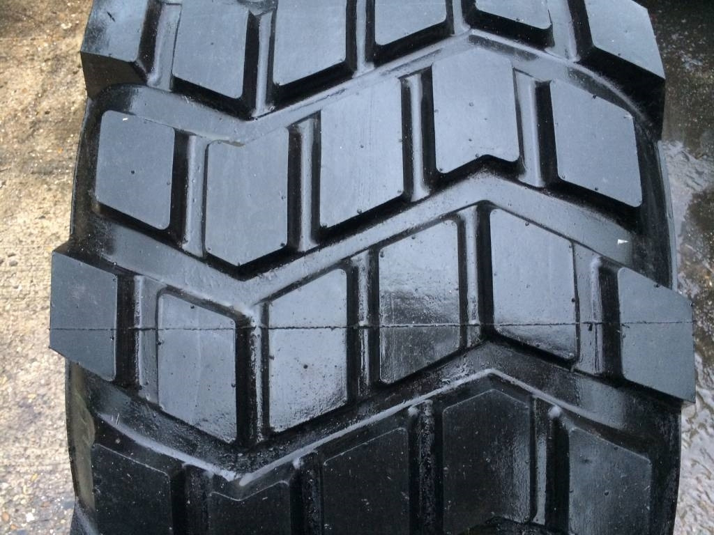 Michelin 525/65R20.5 XS - RECAP - 타이어 농업용 기계 용 : 사진 3 Michelin 525/65R20.5 XS - RECAP - 타이어 농업용 기계 용 : 사진 3